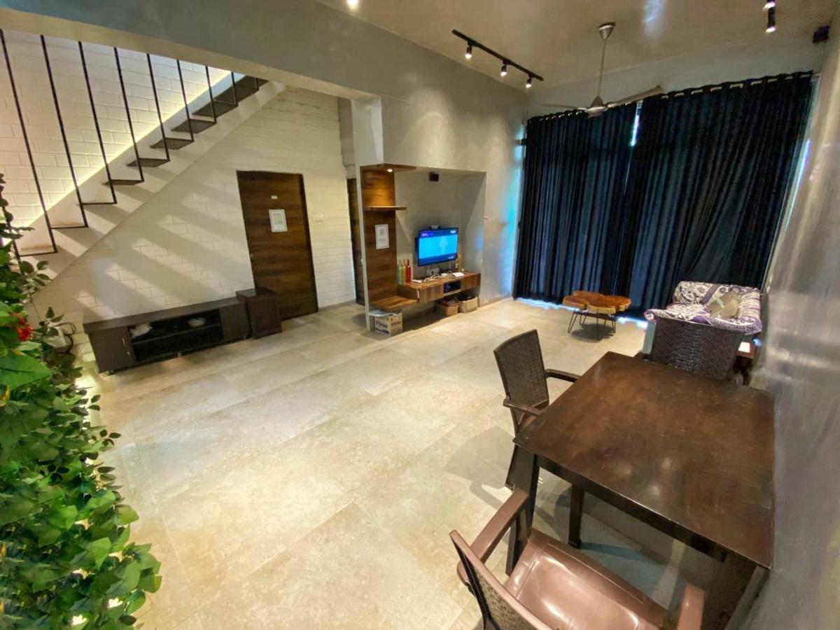 Cozy Stays - Tranquil Times Lonavala Esterno foto